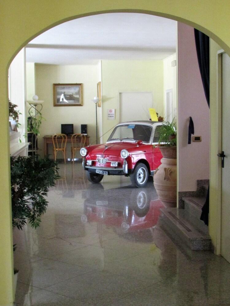 Il Grifo Hotel E Bisteccheria Toscana Montepulciano Stazione Exterior foto